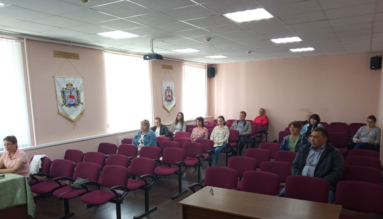Представители государственно-правового департамента региона провели обучающий семинар для сотрудников администрации Краснооктябрьского округа 