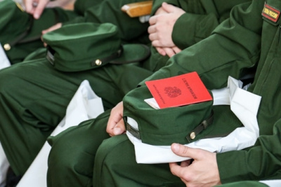 Уточнена обязанность граждан, подлежащих призыву на военную службу, выезжающих с места жительства на срок более трех месяцев, о сообщении указанных сведений в военный комиссариат