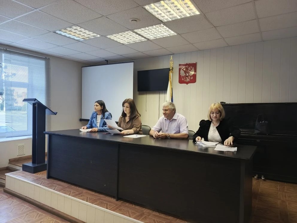 Правовой информационный день&nbsp;юристы Центра правового консультирования провели для жителей Шатковского муниципального округа на тему: «Обзор актуальных изменений в российском законодательстве»