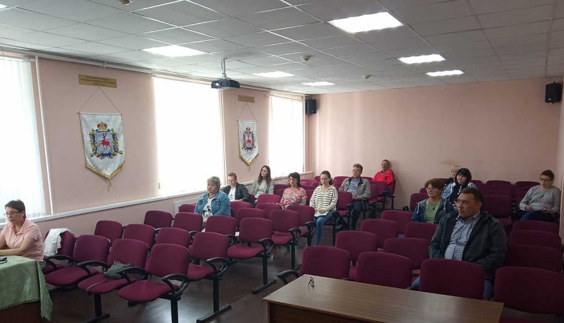 Представители государственно-правового департамента региона провели обучающий семинар для сотрудников администрации Краснооктябрьского округа 