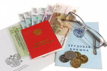 Внесены уточнения в порядок исчисления выслуги лет и стажа службы для выплаты пенсий и пособий, а также надбавок к окладу сотрудникам таможенных органов РФ